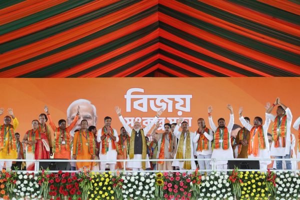 बंगाल में मोदी कि 6 गारंटी जिसमे होगी घुसपैठियों कि विदाई आएगा कानून राज ।