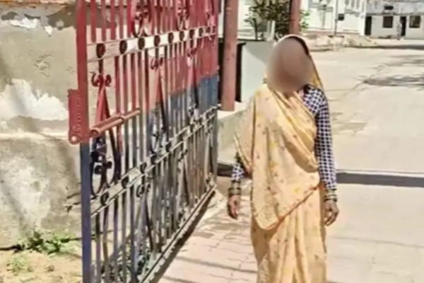 बांदा जिले में माँ के प्रशाशन से गुहार के बाद नाबलिक लड़की की कब्र से निकाली गयी लाश