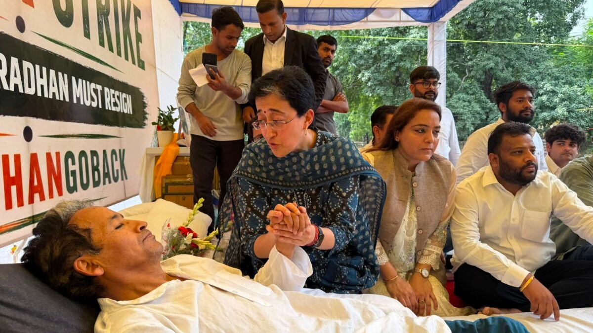 कॉकरोच जनता पार्टी (CJP) को मिल रहा है विपक्षी दलों का समर्थन जाने किसने क्या कहा