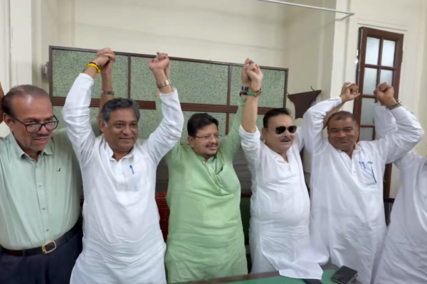 Madan Mitra ने भी छोड़ा ममता बनर्जी का साथ, ऋतब्रत खेमे में हुए शामिल