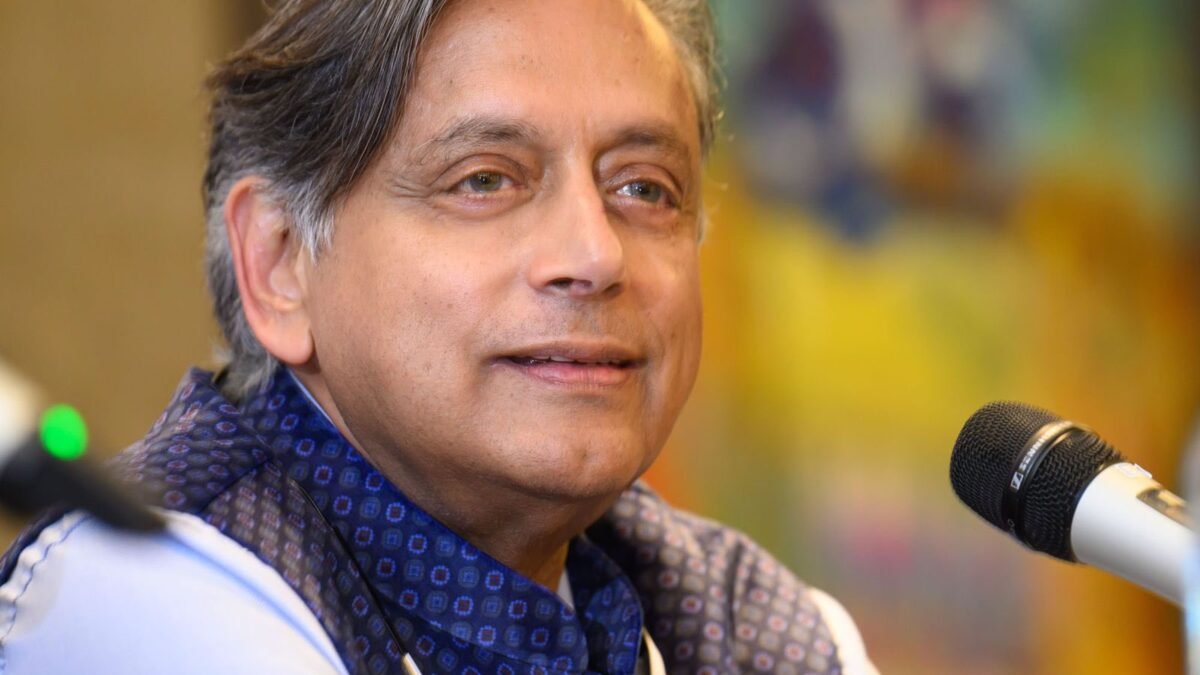 नेपाल त्रासदी पर क्यों हो रहे है Shashi Tharoor ट्रोल क्या है वजह ?